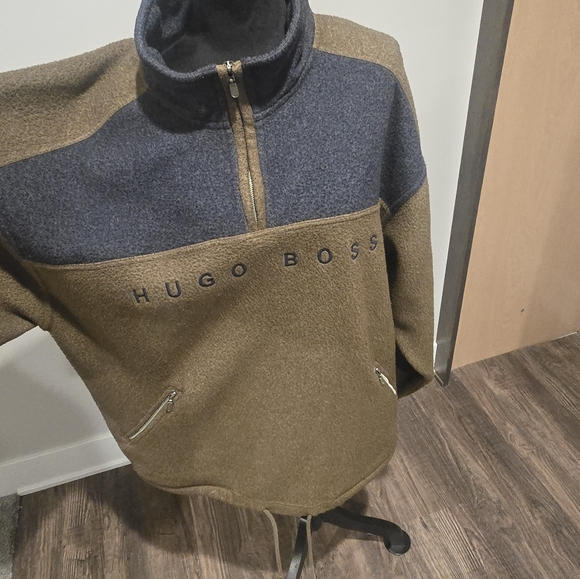 Hugo Boss Men's Brown and Grey Fleece